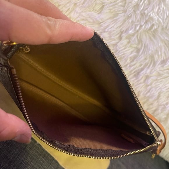 Pre-Loved Authentic LOUIS VUITTON Pochette Accessoires Monogram - Picture 5 of 11